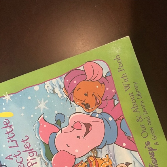 6 Volumes Out & About With Pooh-A Grow and Learn Library - Picture 9 of 16